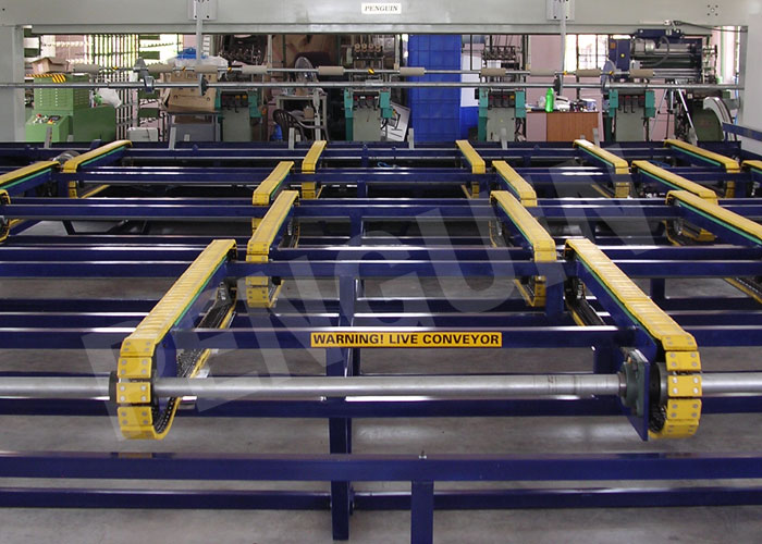 conveyors for feeding the fabric roll to the machine
